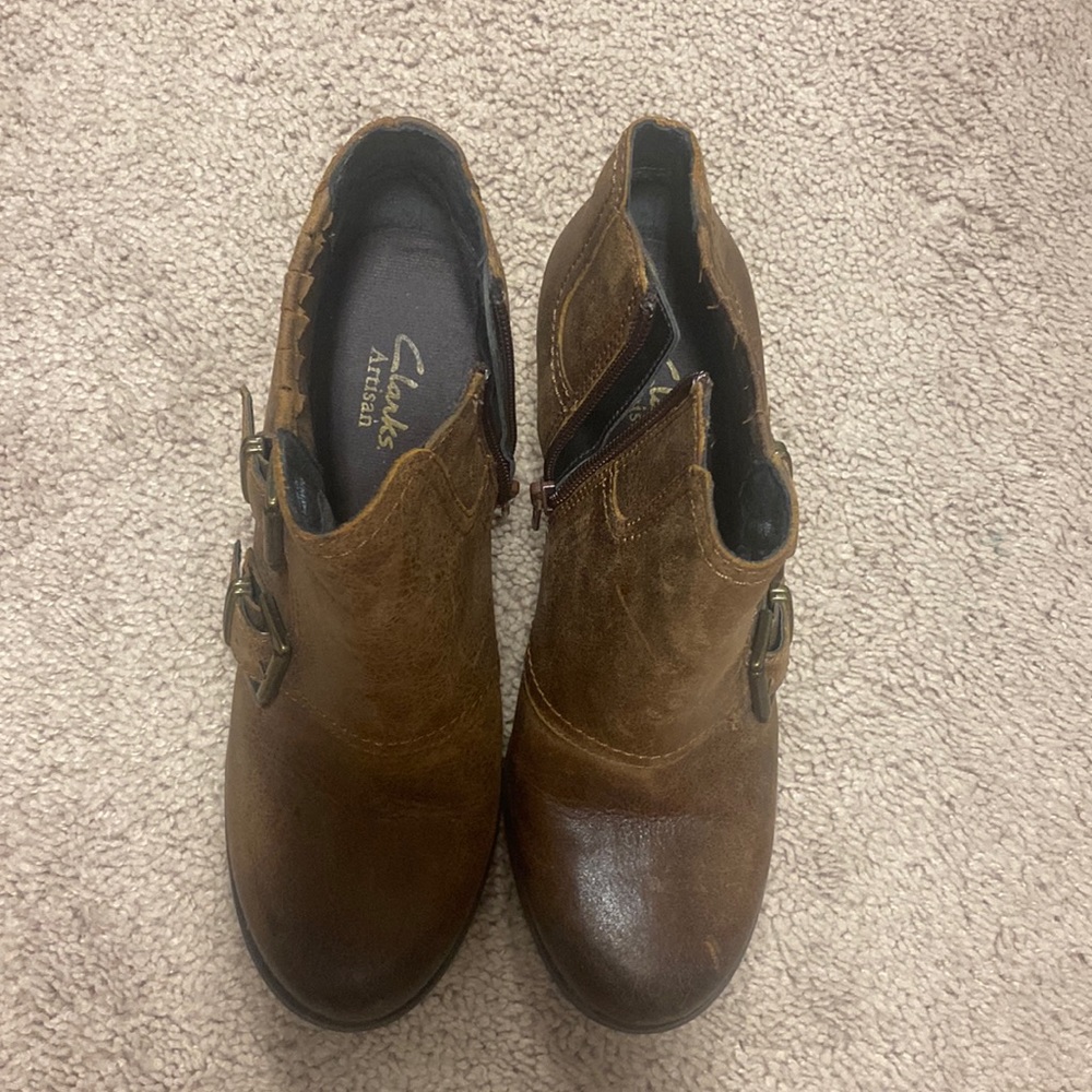 Clarks Artisan. Women’s size 7 in brown leather